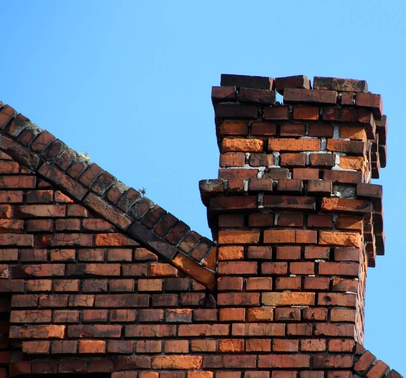 Signs Your Agoura Hills Home Needs a Chimney Inspection Blog Article - Damaged chimney on an Agoura Hills home showing cracks and missing mortar
